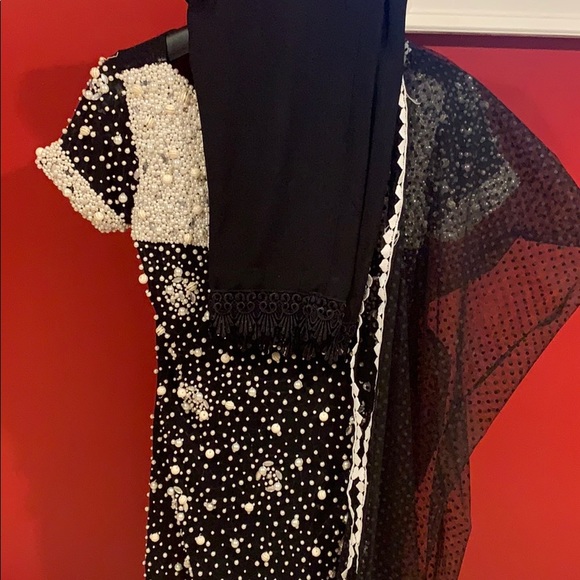 Stunning Pakistani formal wear with pearlwork - Picture 5 of 6